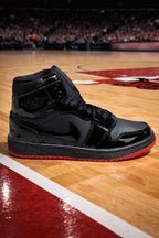 Jordán Retro 1 Black Red