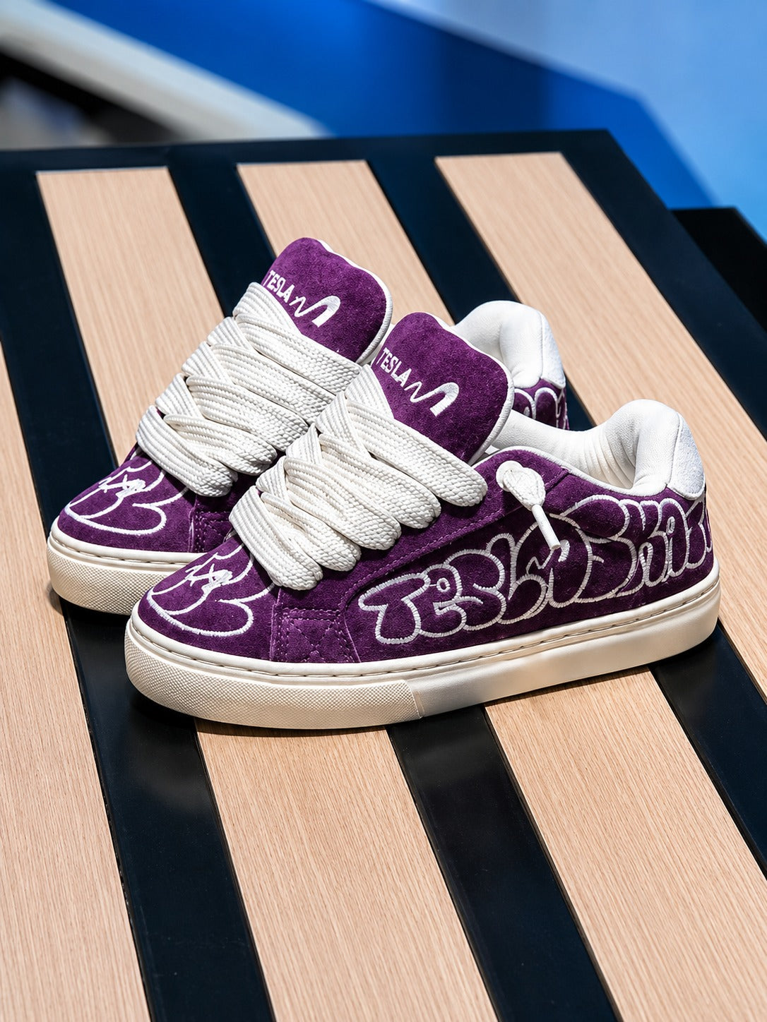 Hertz Art  Morado