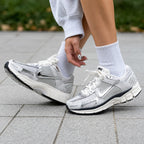 Tenis Nike VOMERO 5 Gris